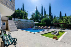 Idylic Escape House with Pool